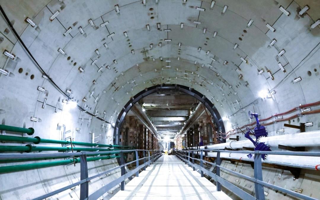 地铁 4 号线二期盾构机穿越江心洲长江大堤，开启 2200 米穿江之旅  第1张