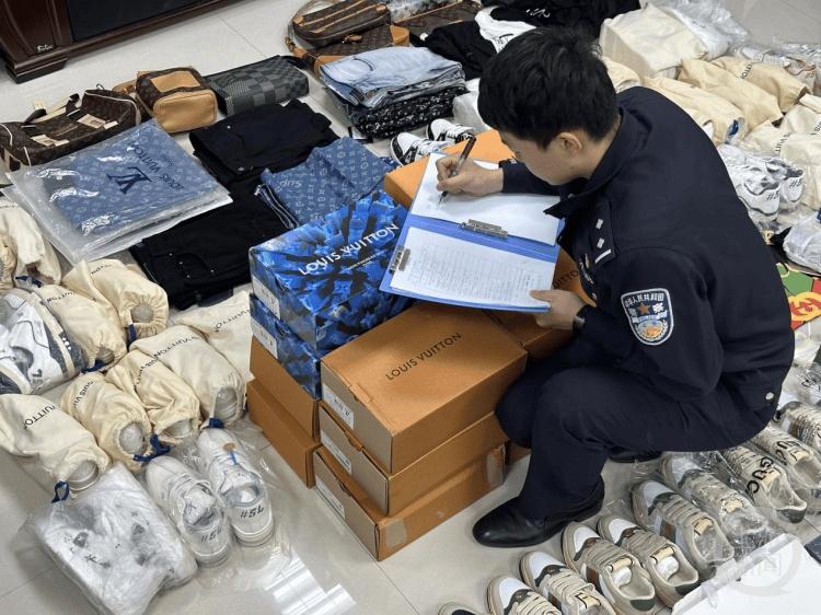 一两百元就能买到国际知名品牌服装、皮包，背后真相令人咋舌  第2张