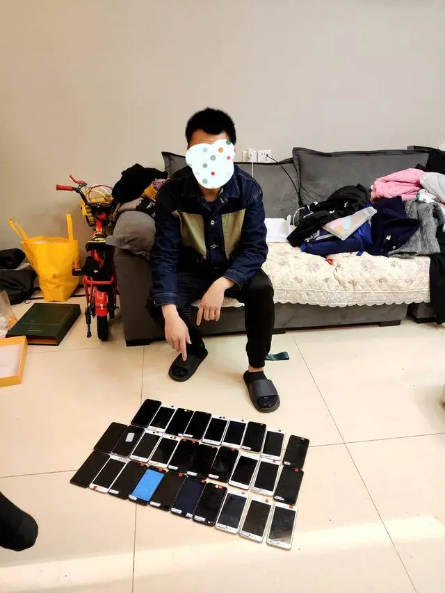 达州警方捣毁网红主播刷票水军窝点，作案工具竟藏在厨房天花板  第2张