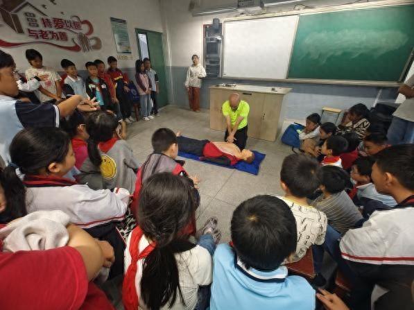 缙云县胡村小学孩子们的生命教育课程：海姆立克行动  第1张