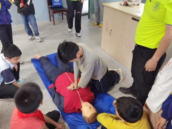 缙云县胡村小学孩子们的生命教育课程：海姆立克行动  第3张