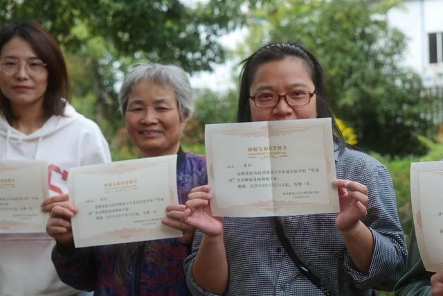 金秋十月，杭州这所学校的孩子们竟扛起锄头种地  第2张