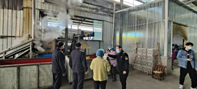 枣阳市市场监管局开展罐头食品安全专项执法检查，保障市民舌尖上的安全