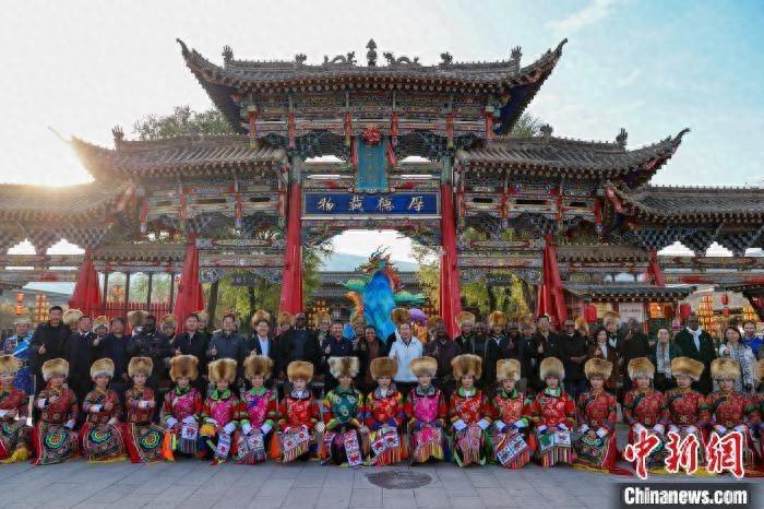 走进青海土族故土园，赞比亚代表团体验特色民俗文化