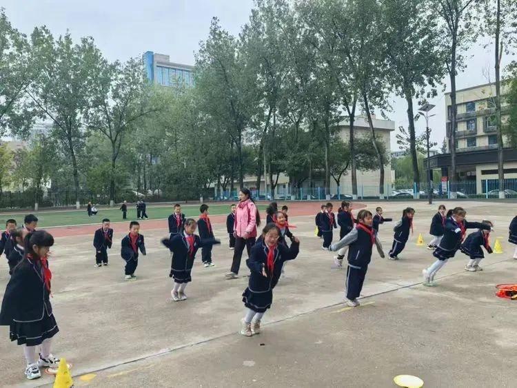 西安市灞桥区宇航小学开展智慧课堂全过程展示活动，体育组四位老师精彩亮相  第6张