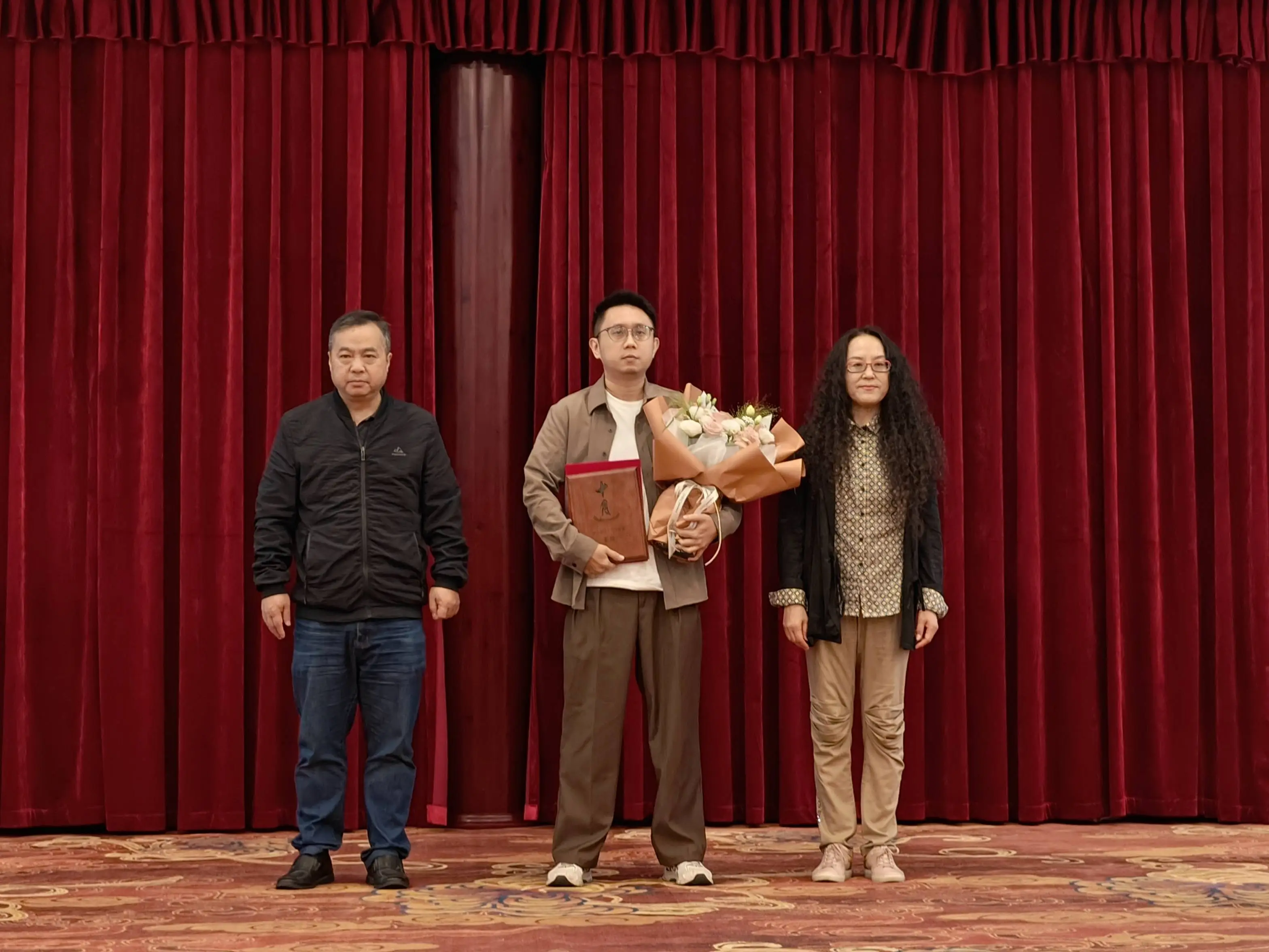 第十四届清雅荥经·十月诗会盛大举办，诗人齐聚共话诗歌发展  第3张