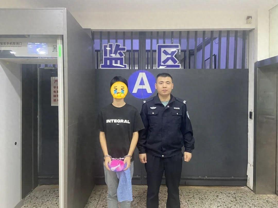 18 岁男子深夜拉车门开盲盒，4 次盗窃车内财物，你还敢不锁车门吗？  第1张