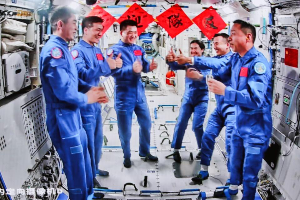 中国航天史上第 5 次太空会师！70 后 80 后 90 后航天员齐聚天宫