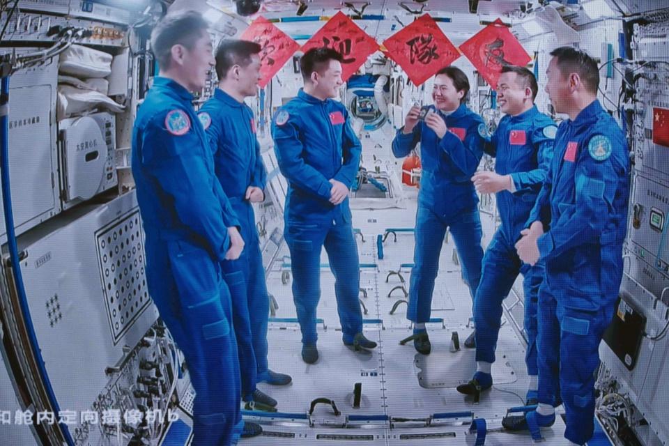 中国航天史上第 5 次太空会师！70 后 80 90 后航天员齐聚天宫  第2张