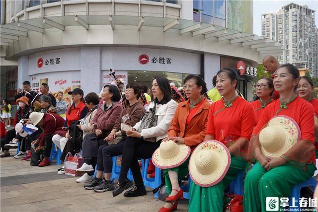 10 月 30 日，昆明市西山区马街街道开展敬老月系列活动，为社区老人带来温情盛宴  第2张