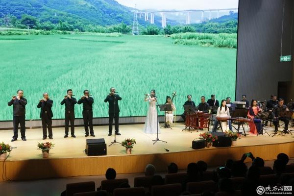 10 月 29 日晚，一场民族音乐盛宴在汉中市滨江实验第二小学举行  第3张