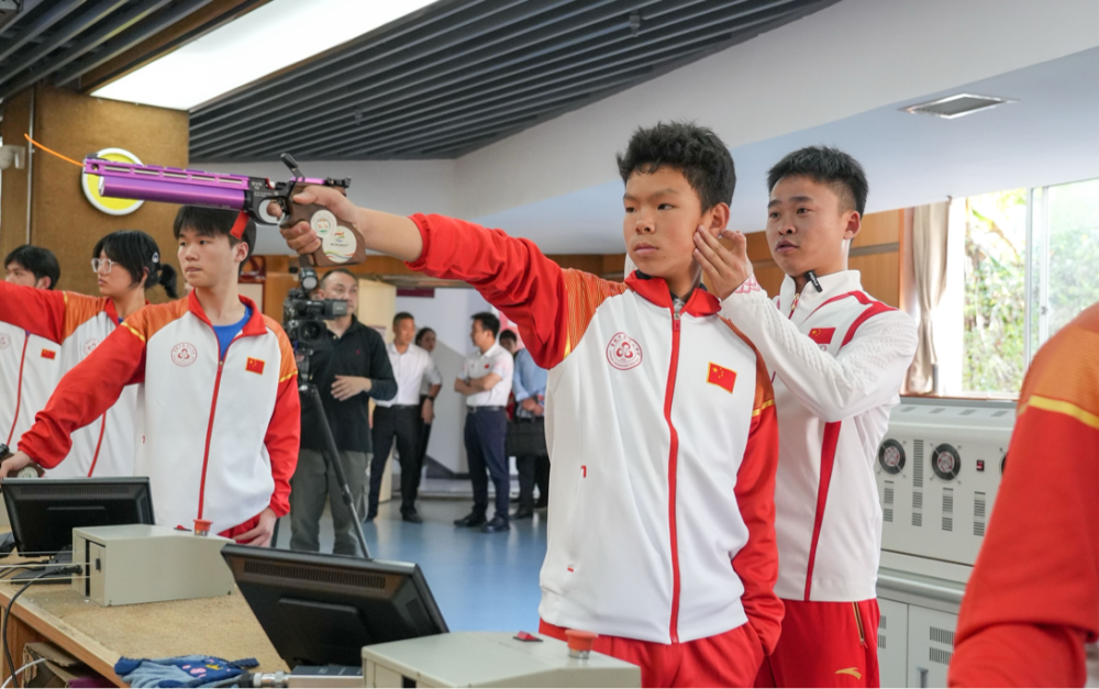 2024 年中国国家队公益服务大行动走进重庆凤鸣山中学，冠军与两千师生齐聚一堂  第3张