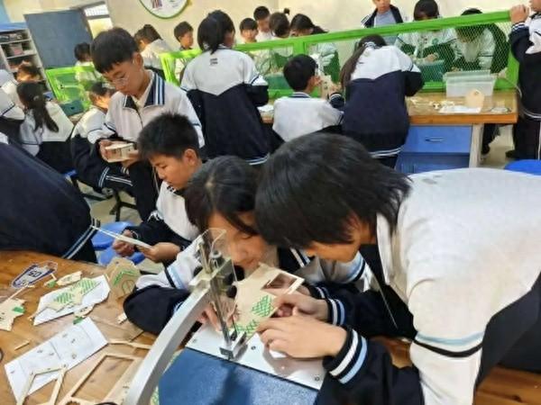 沁园中学 1400 余名师生开启 2024 年研学实践活动，细节之处见功夫