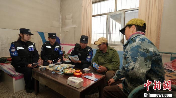 3、2、1，点火！神舟十九号载人飞船成功启航，现场女民警感慨万千  第3张