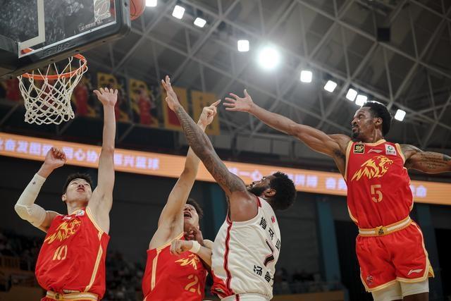 CBA 常规赛第八轮：浙江方兴渡队与江苏肯帝亚队的激烈对决  第3张