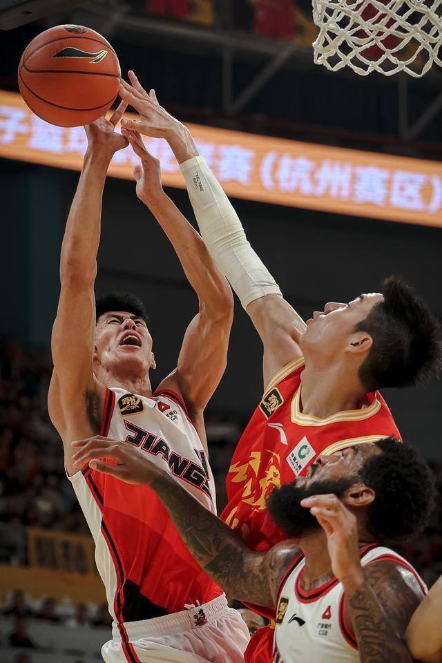CBA 常规赛第八轮：浙江方兴渡队与江苏肯帝亚队的激烈对决  第5张