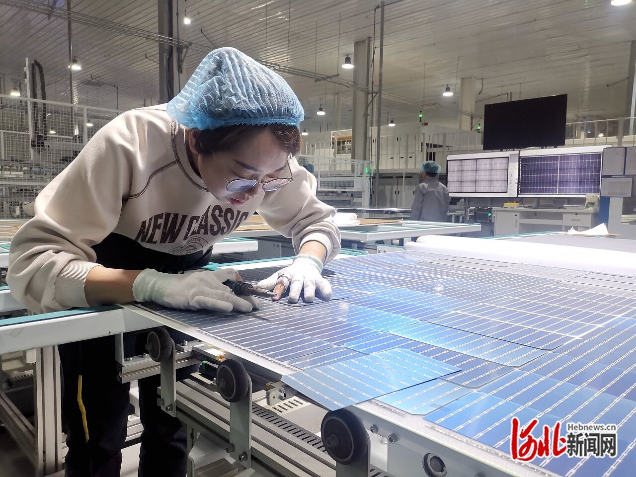 揭秘双面玻璃光伏板：发电效率提升30%，寿命更长，你还在用单玻吗？  第3张