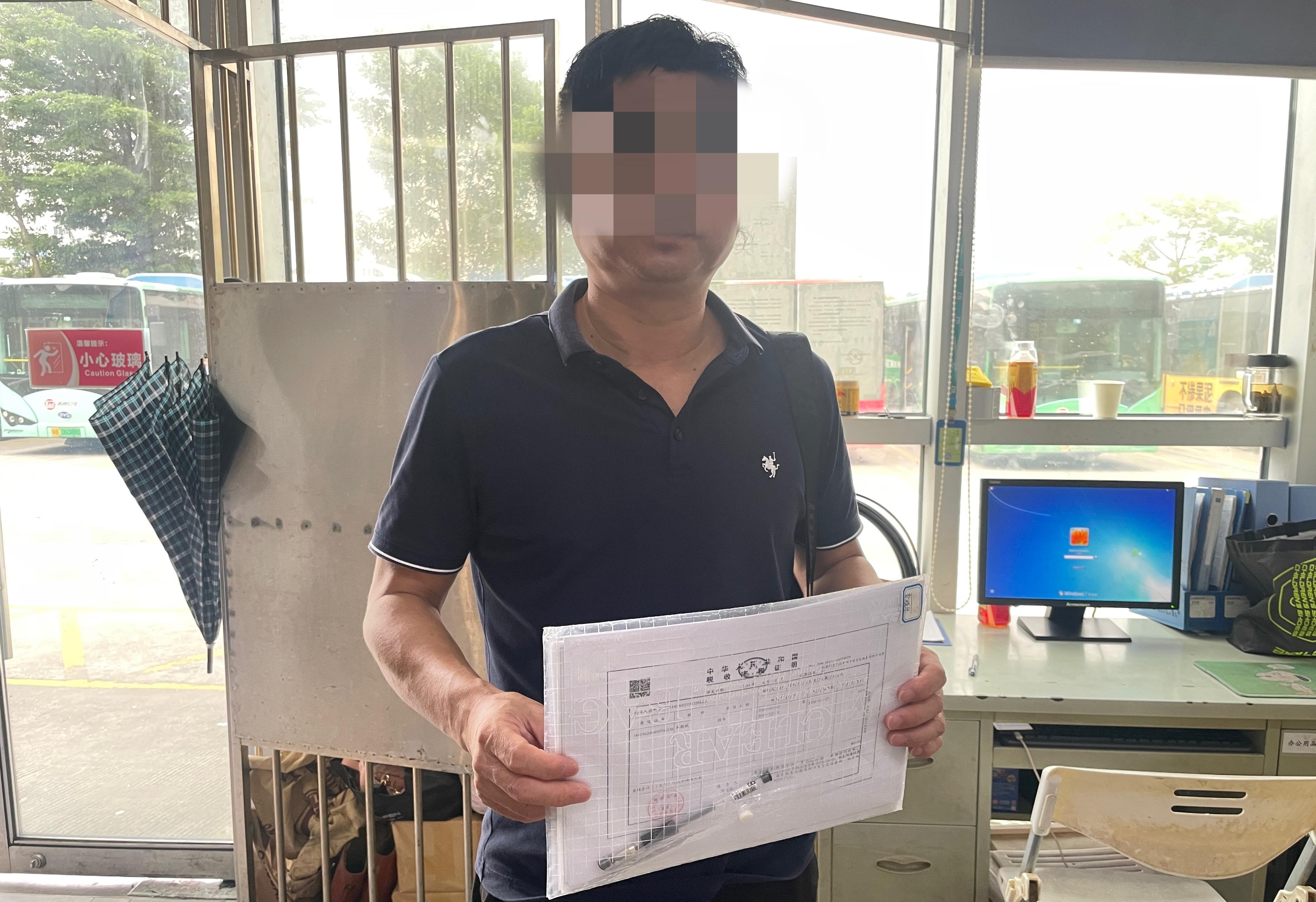 公交车上的温暖传递：一场与时间赛跑的寻主之旅，失而复得的感动瞬间  第2张