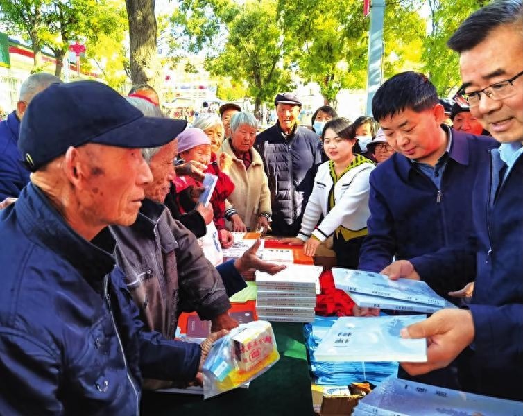 家门口的艺术盛宴：政协委员赶大集，摆摊听民声，陕北民歌与书法共谱文化新篇章