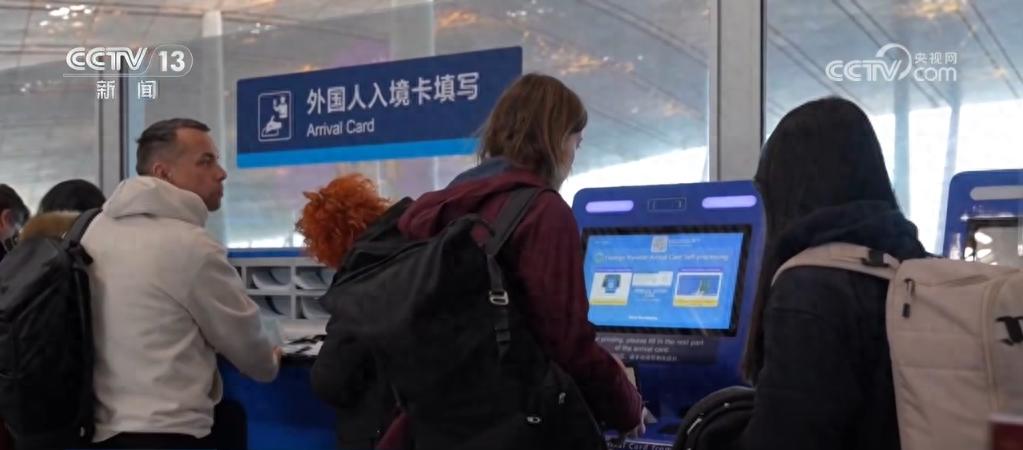 免签政策红利持续释放，外国旅客入境中国更便捷，上海口岸入境外国人数量激增