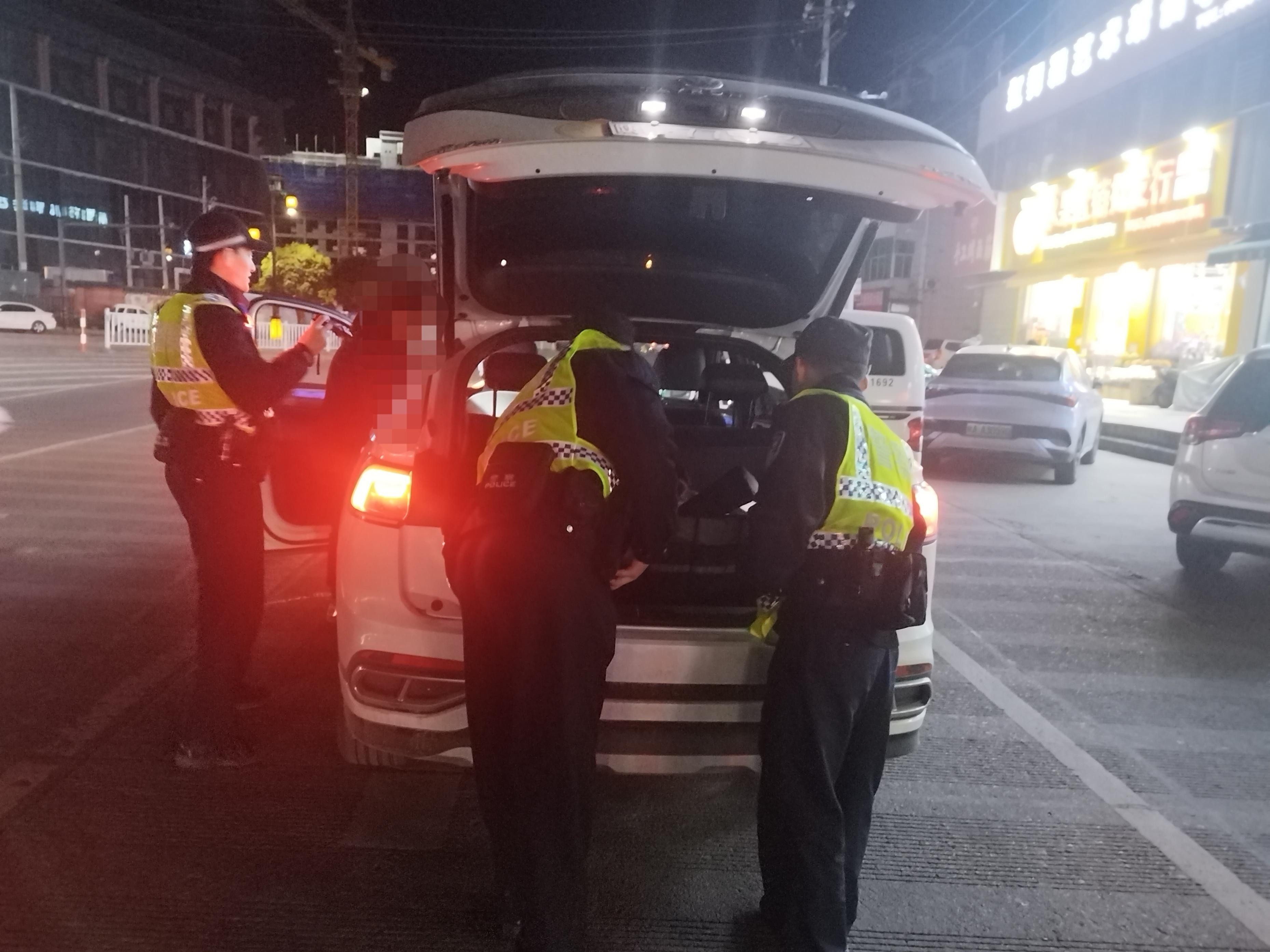 冬日暖阳行动：西安公安24小时守护，万家灯火背后的铁血柔情