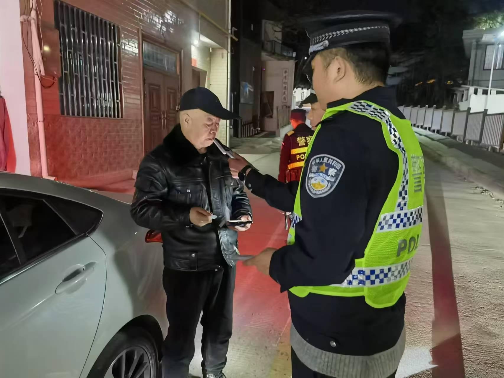 冬日暖阳行动：西安公安24小时守护，万家灯火背后的铁血柔情  第2张