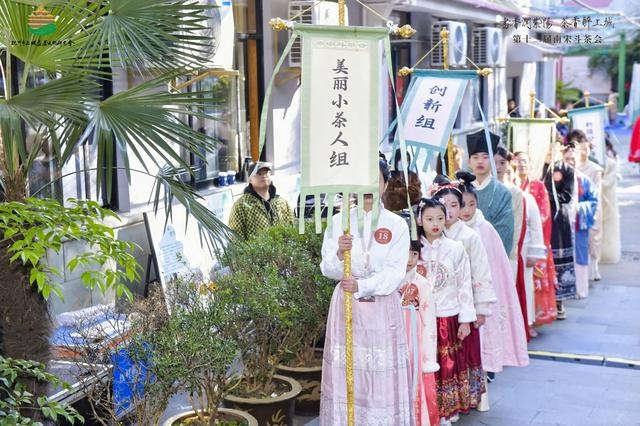 6岁小茶人惊艳全场：20%紧张，80%开心，南宋斗茶会上的茶艺小天才  第2张