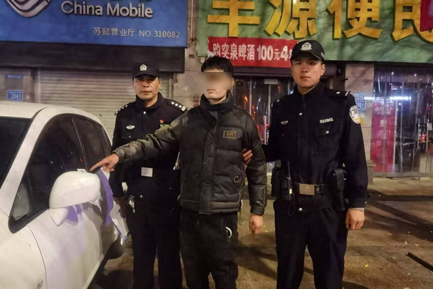冬季行动显威力！济南长清警方深夜抓获非法张贴小广告男子，守护市民安宁