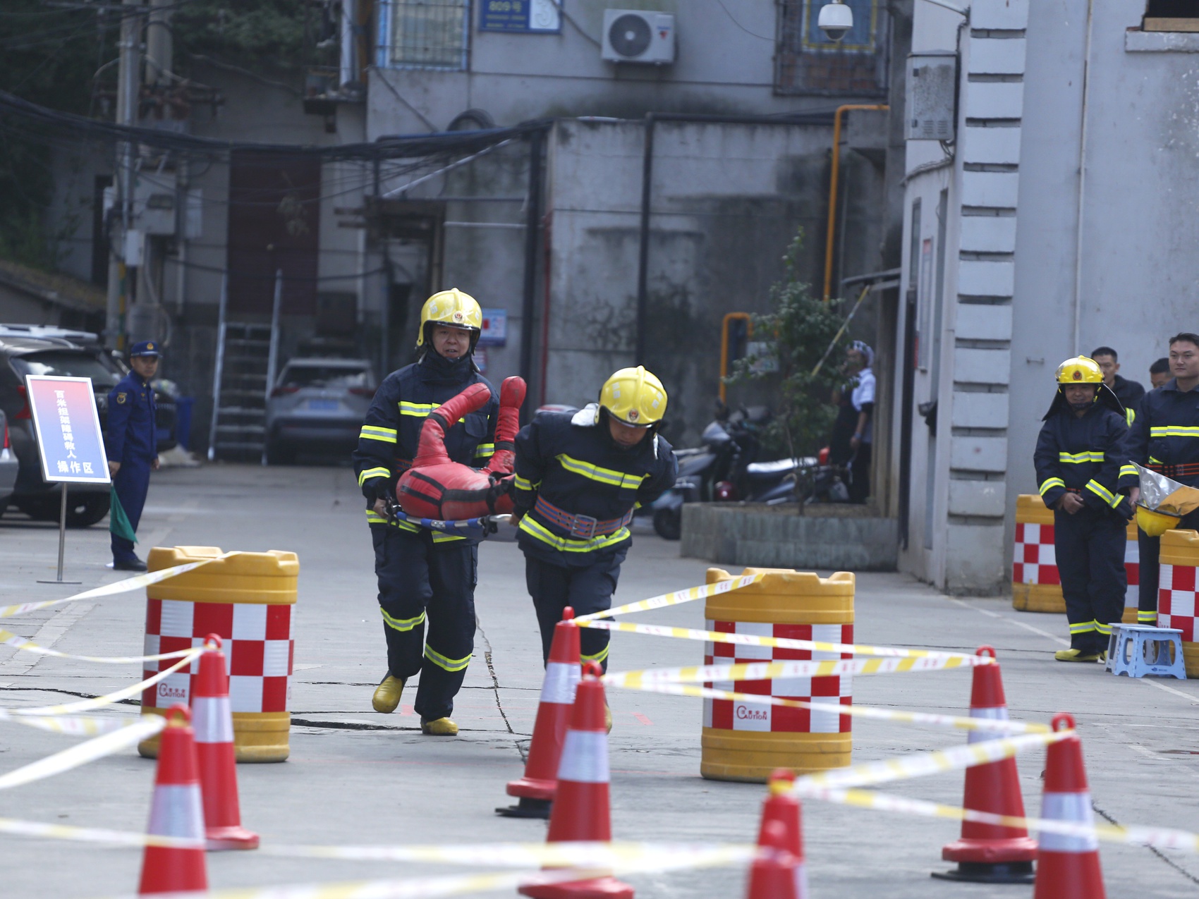 攀枝花市物业行业消防技能竞赛：72名精兵强将同台竞技，速度与力量硬功夫比拼  第2张
