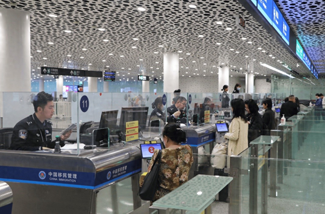 11月30日起，中国对9国试行免签！首位日本旅客点赞：探亲访友更方便了  第1张