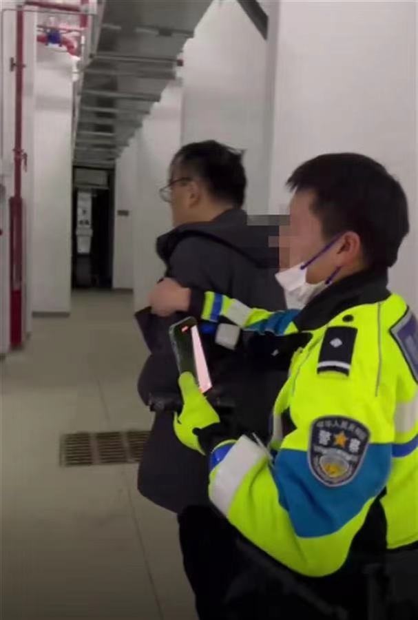 副镇长开套牌车打人事件曝光,调查结果令人 第1张 副镇长开套牌车打人事件曝光,调查结果令人 第1张