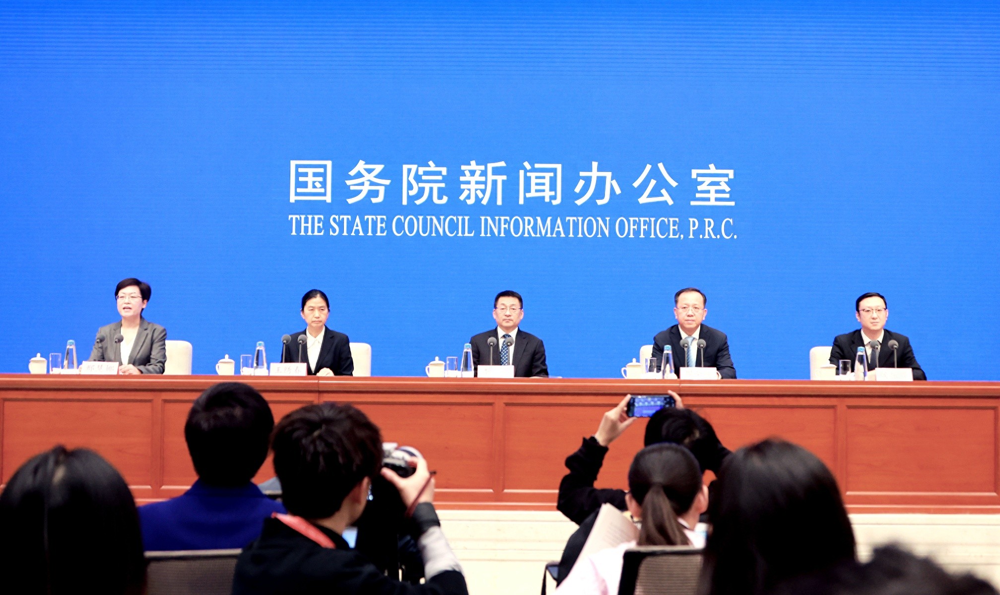 揭秘中国农村公路460万公里的奇迹：如何助力乡村振兴与现代化？