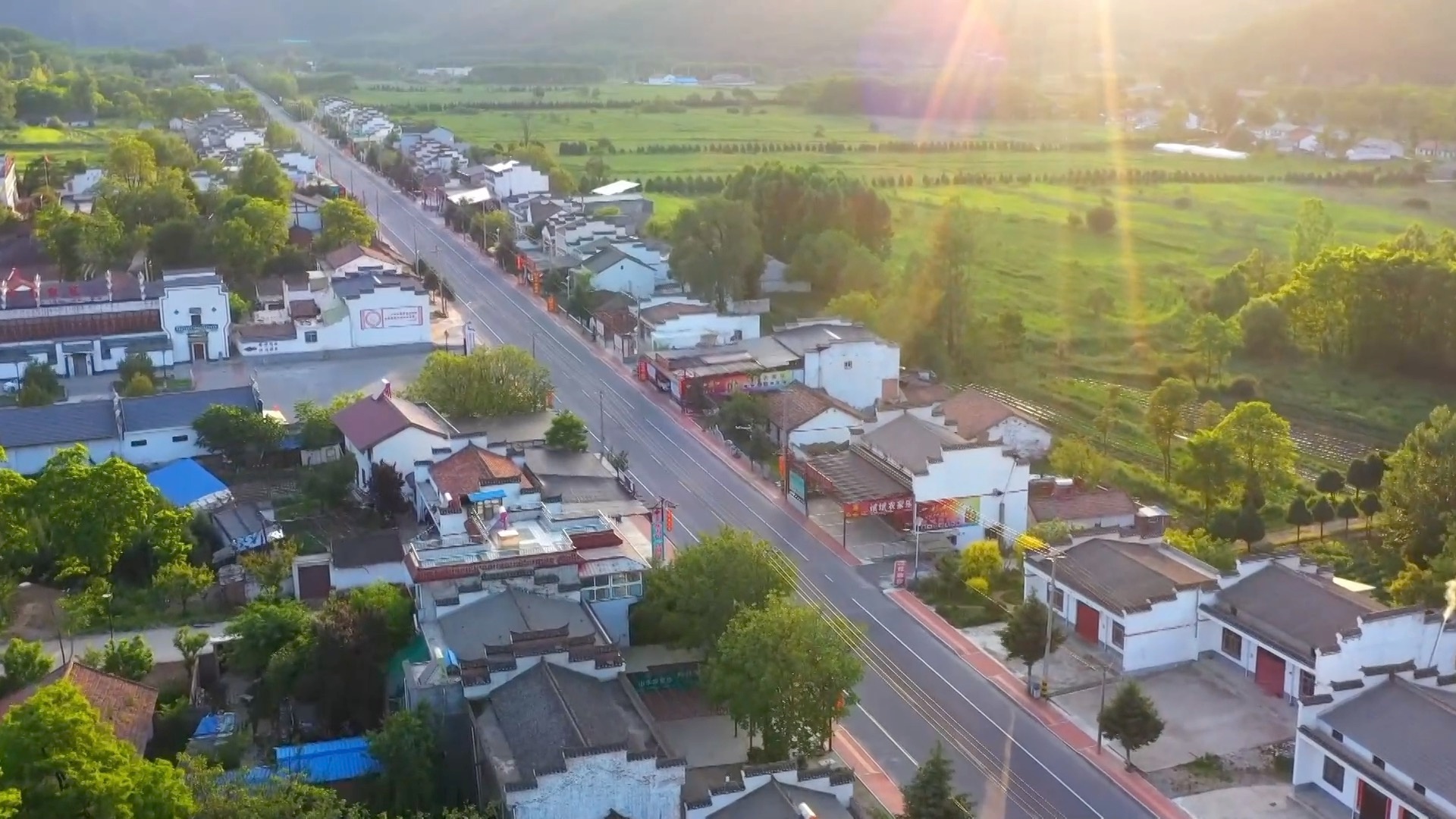 揭秘中国农村公路460万公里的奇迹：如何助力乡村振兴与现代化？  第2张