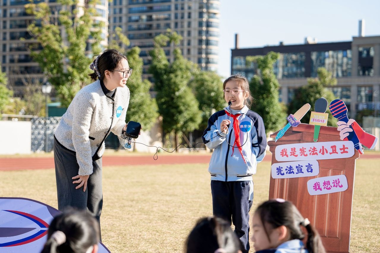 宪法学习之旅：305中队登上阳明号，用生动比喻让法律知识触手可及  第1张