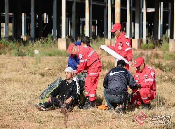 昆明地震应急演练惊现高效救援!2024年昆震行动,红十字救援队如何迅速搭建宿营地? 第2张 昆明地震应急演练惊现高效救援!2024年昆震行动,红十字救援队如何迅速搭建宿营地? 第2张