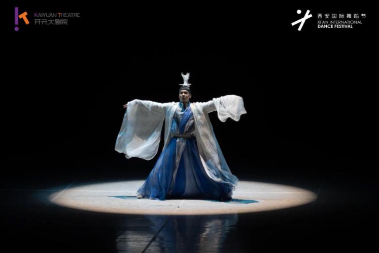 李白舞剧再现盛唐风华，360度转体谢幕惊艳全场，观众直呼：书本里的李白活了  第6张