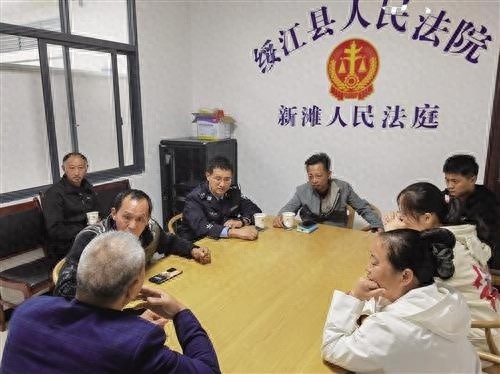 绥江县司法局创新举措：43名政法干警下沉乡村，24名律师在线解答，法律服务触角延伸至每个角落