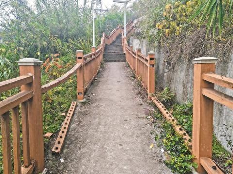 达城运动公园安全隐患重重：栈道护栏缺失、健身器材损坏，市民安全谁来保障？