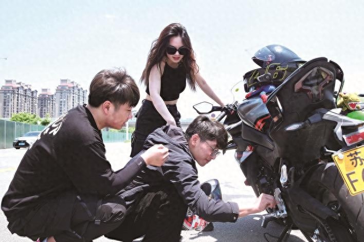 从偶然的校园歌唱到越剧舞台的璀璨之星：江周楠的艺术之路  第1张