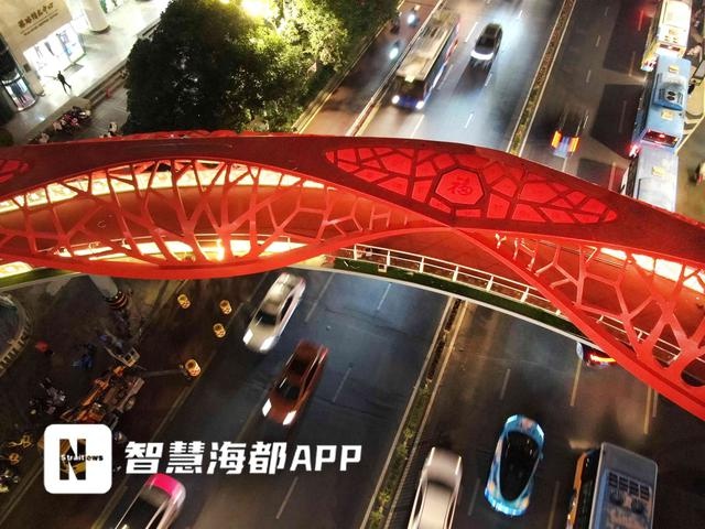 福州百福桥夜景灯光调试启动，151米天桥融合海洋、温泉、榕树文化，全省首创  第3张