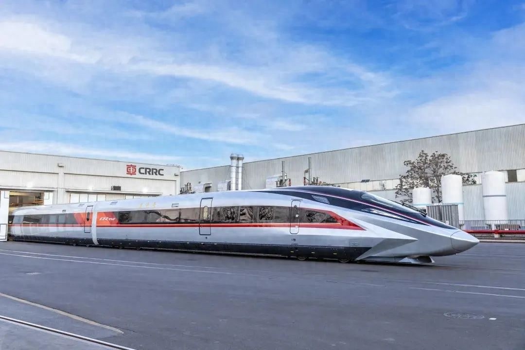 中国CR450动车组震撼发布：时速450公里，全球最快高铁样车引领未来