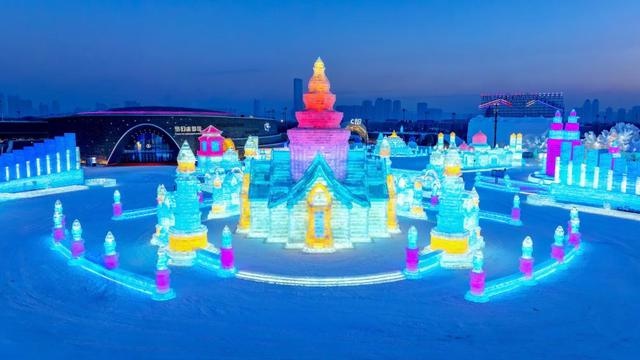 泰国大皇宫在哈尔滨冰雪大世界重现！占地1000平方米的冰皇宫，带你穿越时空体验极致冰雪奇观  第2张