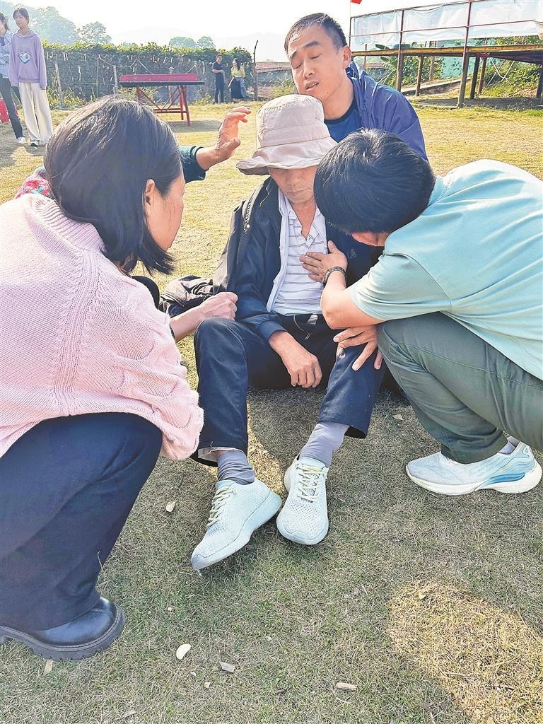 4分钟生死时速！龙华急诊医生陈洋如何抢回心脏骤停患者的生命？  第2张