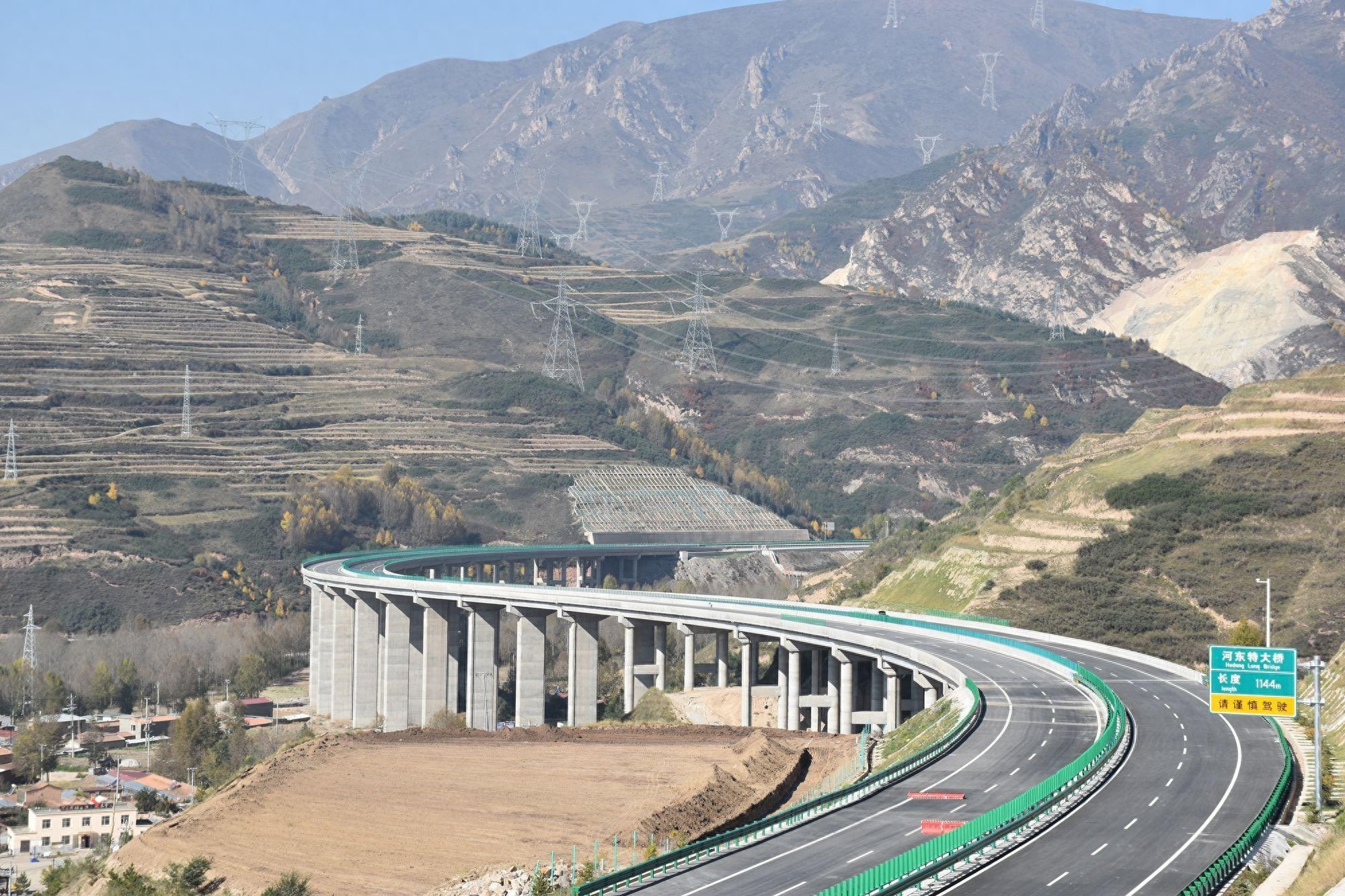青海加西公路通车：中国首条无人智慧化收费公路如何改变青藏高原交通？  第1张