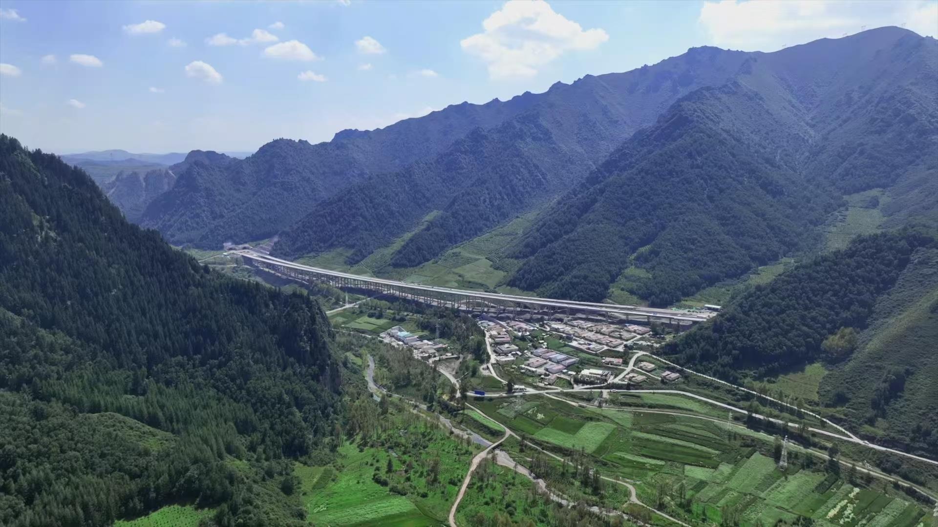 青海加西公路通车：中国首条无人智慧化收费公路如何改变青藏高原交通？  第2张