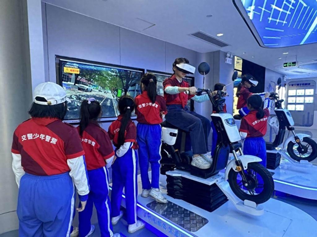 深圳光明交警创新教育模式:AR、VR技术助力少警队员全面提升交通安全意识 第1张 深圳光明交警创新教育模式:AR、VR技术助力少警队员全面提升交通安全意识 第1张