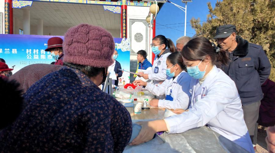 家门口的文化盛宴！皋兰县公益集市带来非遗展示与爱心义诊  第1张