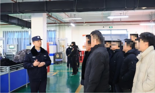 震撼！30名社区矫正对象走进高墙，亲身体验服刑生活，结果令人深思  第2张