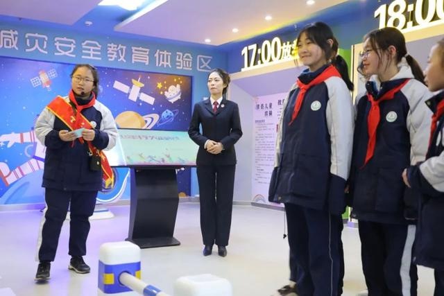 4名小小法治讲解员如何用生动有趣的方式改变青少年普法教育？  第2张