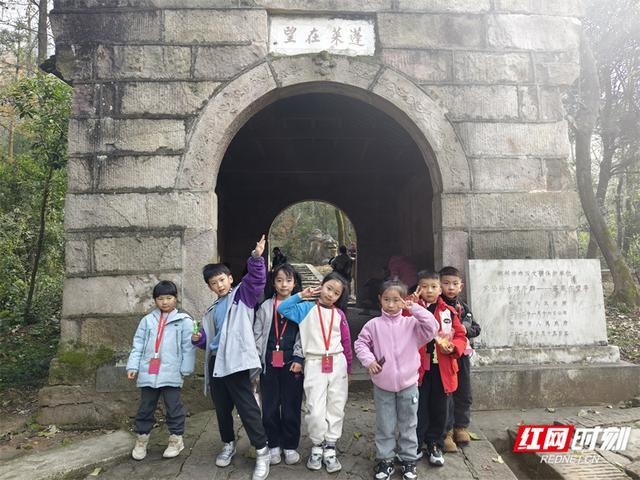 郴州王仙小学2403班苏仙岭游学：登山祈福，感受传统文化，增进亲子互动  第2张